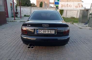 Седан Audi A4 1995 в Пустомытах