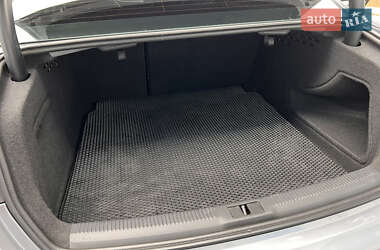 Седан Audi A4 2016 в Львове