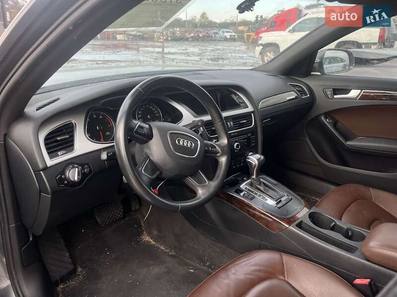 Седан Audi A4 2015 в Львове