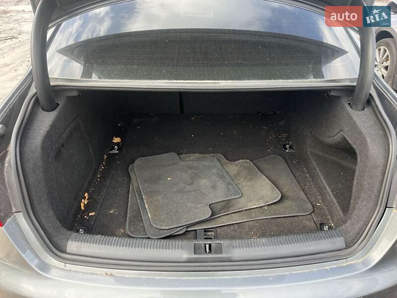 Седан Audi A4 2015 в Львове