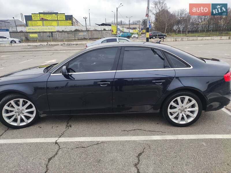 Седан Audi A4 2013 в Киеве