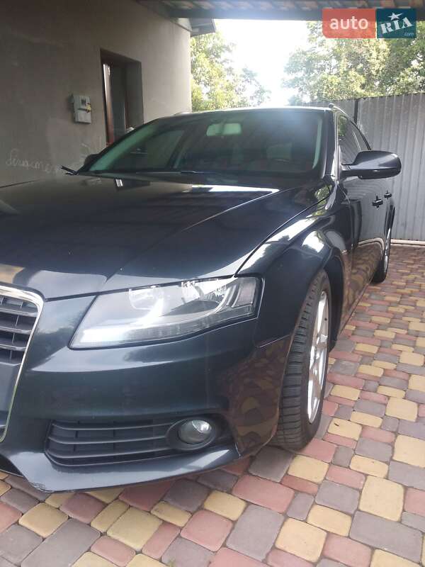 Универсал Audi A4 2011 в Глухове
