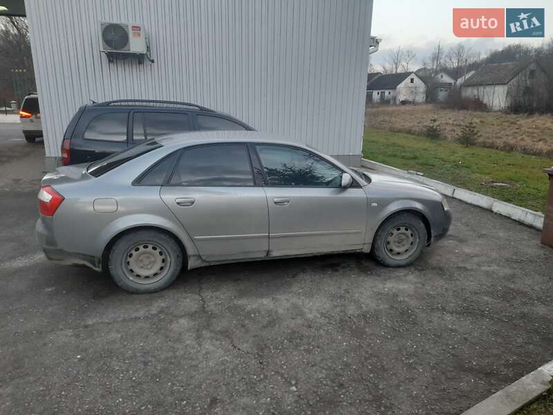Седан Audi A4 2001 в Сторожинце