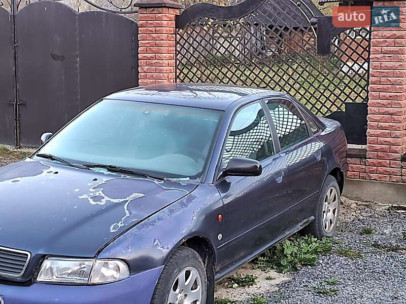 Седан Audi A4 1995 в Турке