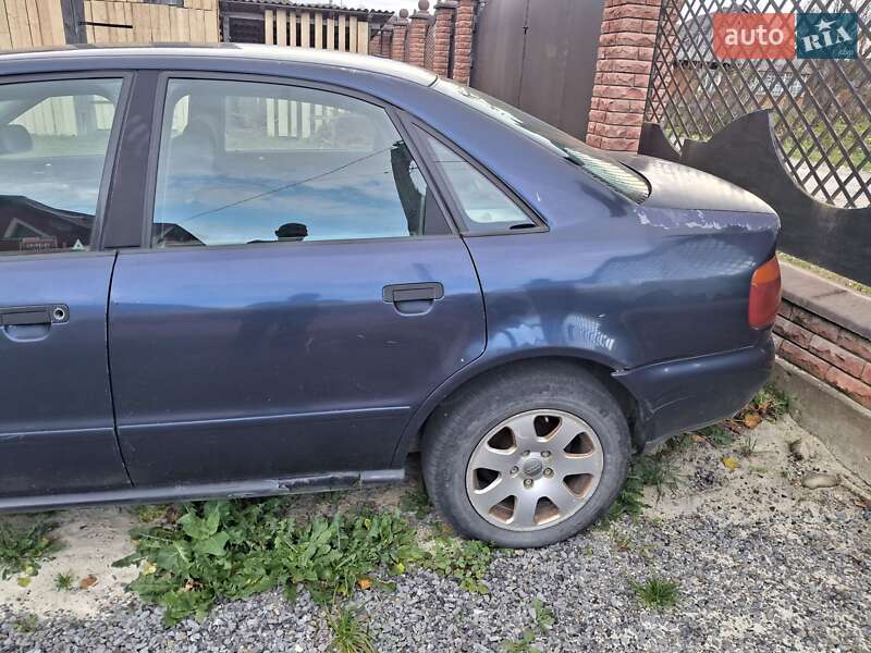 Седан Audi A4 1995 в Турке