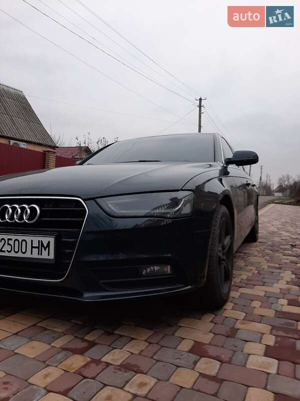 Седан Audi A4 2013 в Первомайске