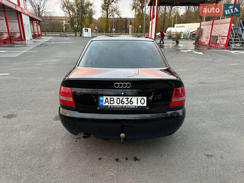 Седан Audi A4 2000 в Виннице