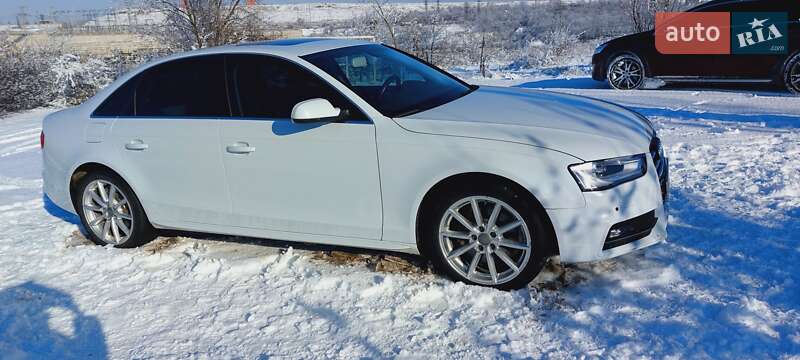 Седан Audi A4 2013 в Южноукраинске