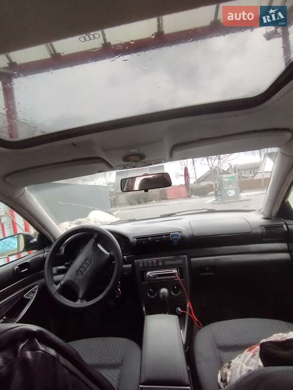 Седан Audi A4 1998 в Днепре