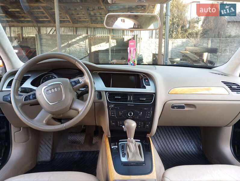 Седан Audi A4 2010 в Львове