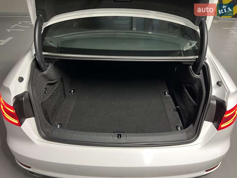 Седан Audi A4 2016 в Киеве