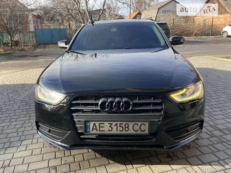 Седан Audi A4 2012 в Дніпрі