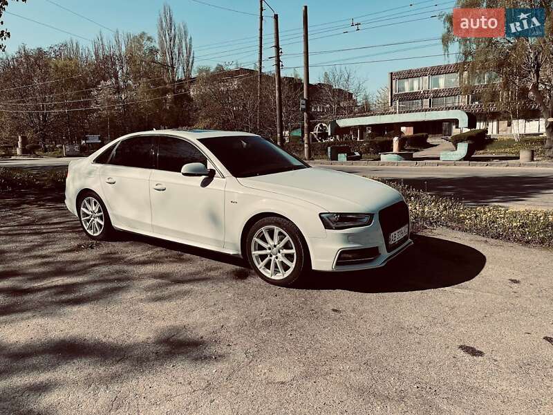 Седан Audi A4 2015 в Виннице