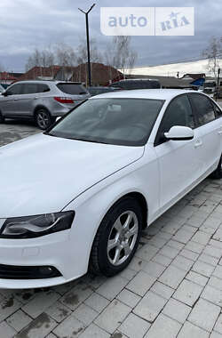 Седан Audi A4 2011 в Виноградові