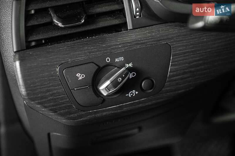 Седан Audi A4 2019 в Одессе