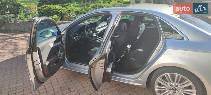 Седан Audi A4 2016 в Львове