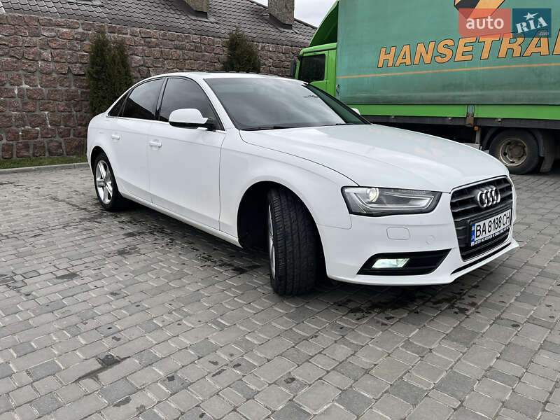 Седан Audi A4 2014 в Киеве