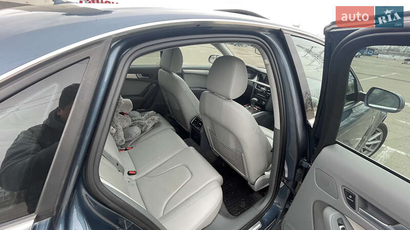 Седан Audi A4 2015 в Киеве