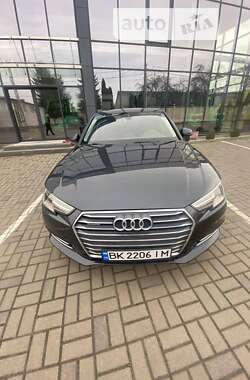 Седан Audi A4 2016 в Ровно