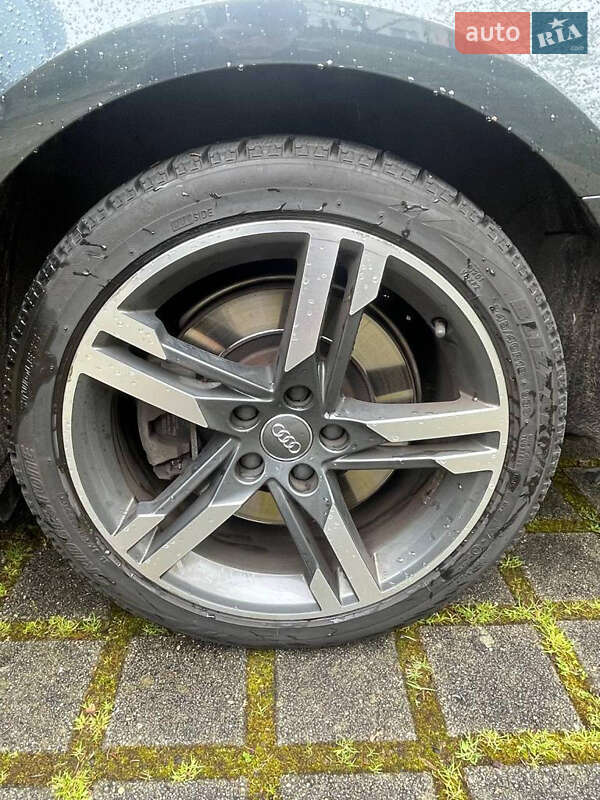 Седан Audi A4 2016 в Киеве