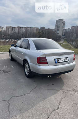 Седан Audi A4 2000 в Ровно