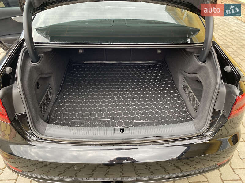 Седан Audi A4 2016 в Самборе