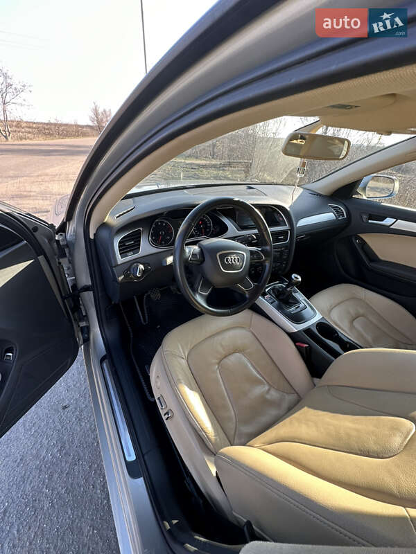 Седан Audi A4 2013 в Южноукраинске