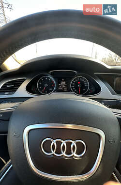 Седан Audi A4 2013 в Южноукраинске