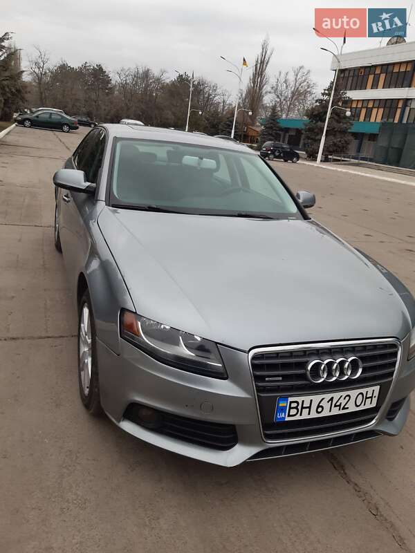 Седан Audi A4 2010 в Измаиле