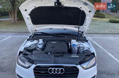 Седан Audi A4 2015 в Ровно