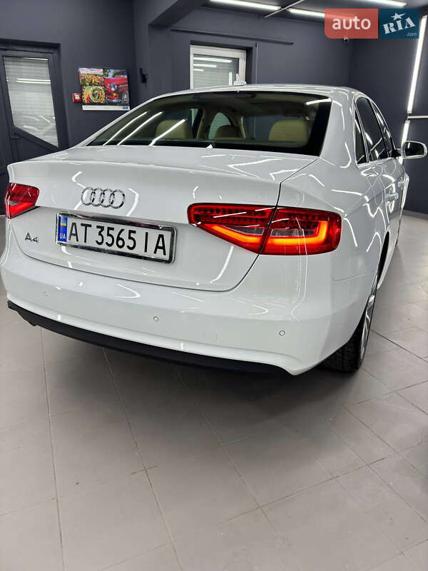 Седан Audi A4 2014 в Ивано-Франковске