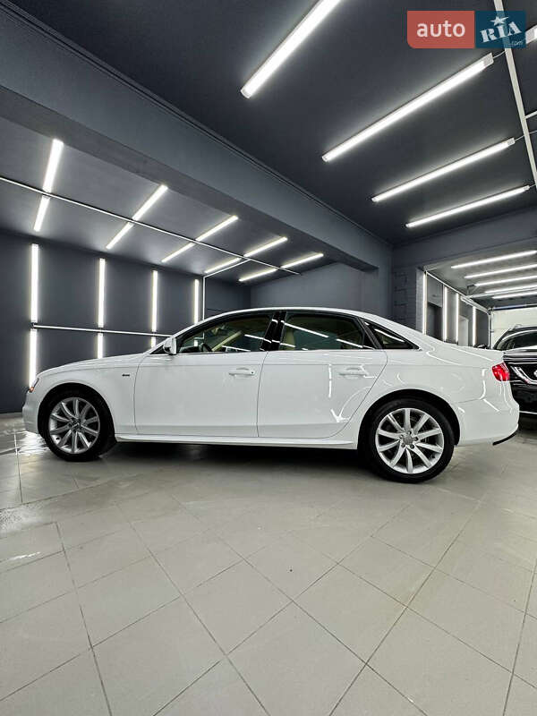 Седан Audi A4 2014 в Ивано-Франковске