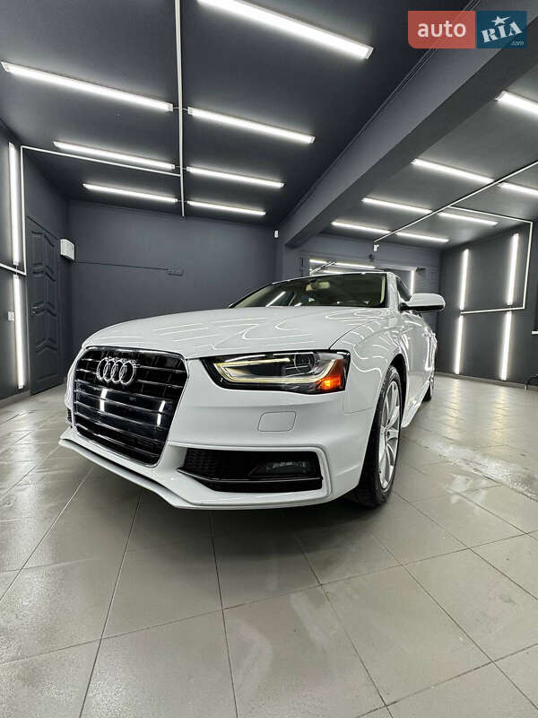 Седан Audi A4 2014 в Ивано-Франковске