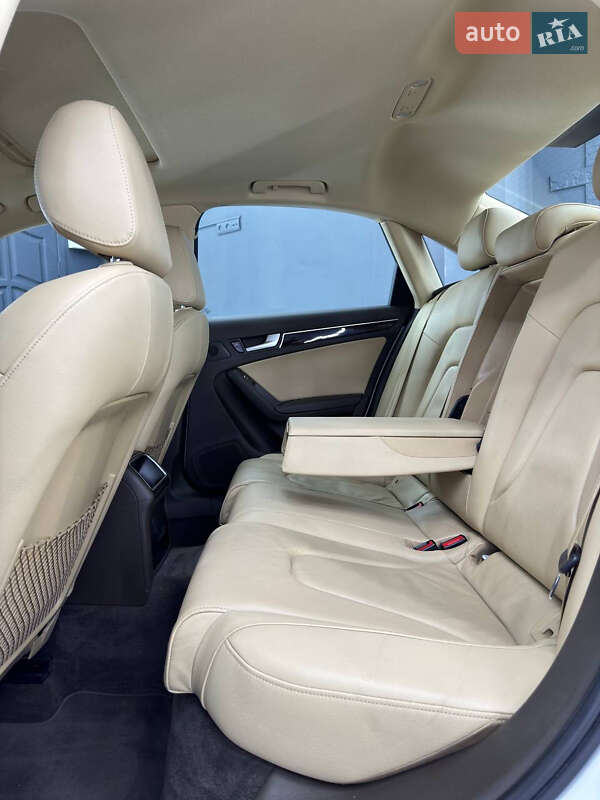 Седан Audi A4 2014 в Ивано-Франковске