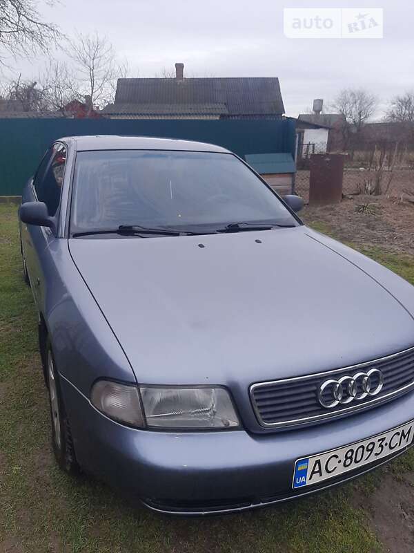 Седан Audi A4 1996 в Владимир-Волынском