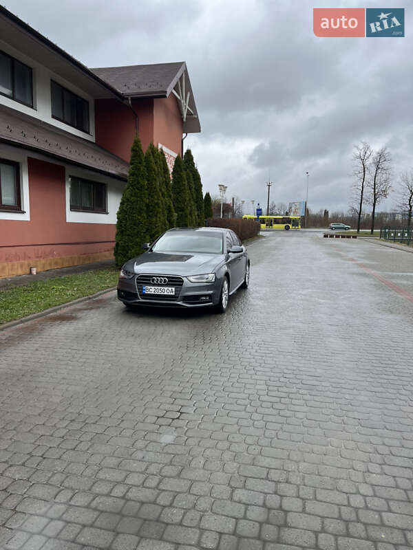 Седан Audi A4 2015 в Львове