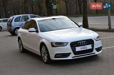 Седан Audi A4 2013 в Луцке