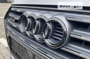 Седан Audi A4 2018 в 