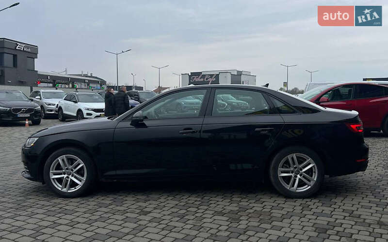Седан Audi A4 2017 в Мукачево