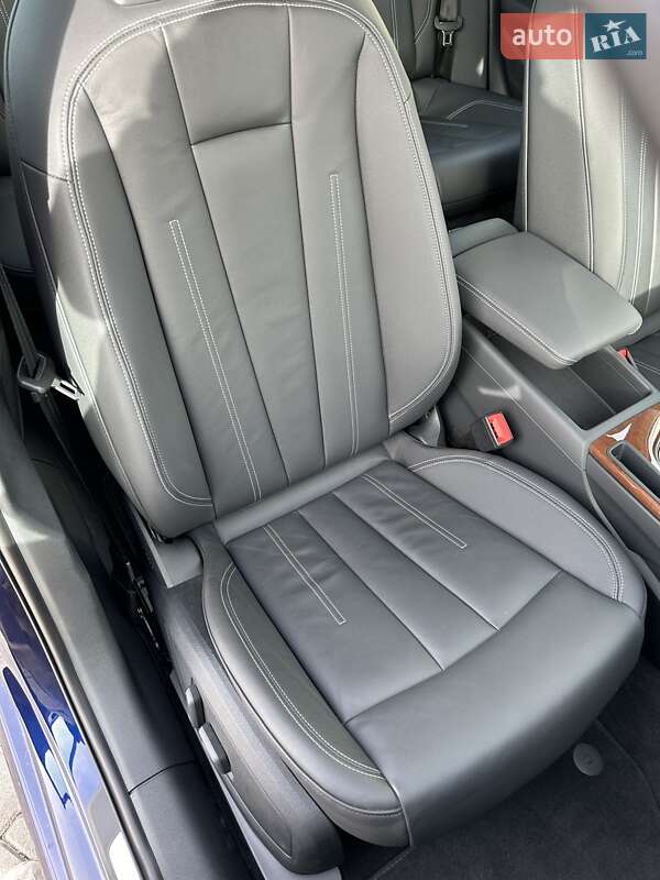 Седан Audi A4 2023 в Киеве