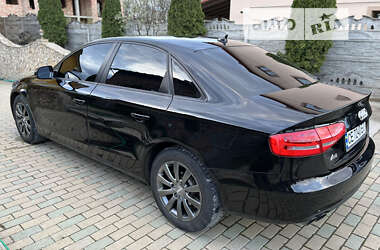 Седан Audi A4 2014 в Чернівцях