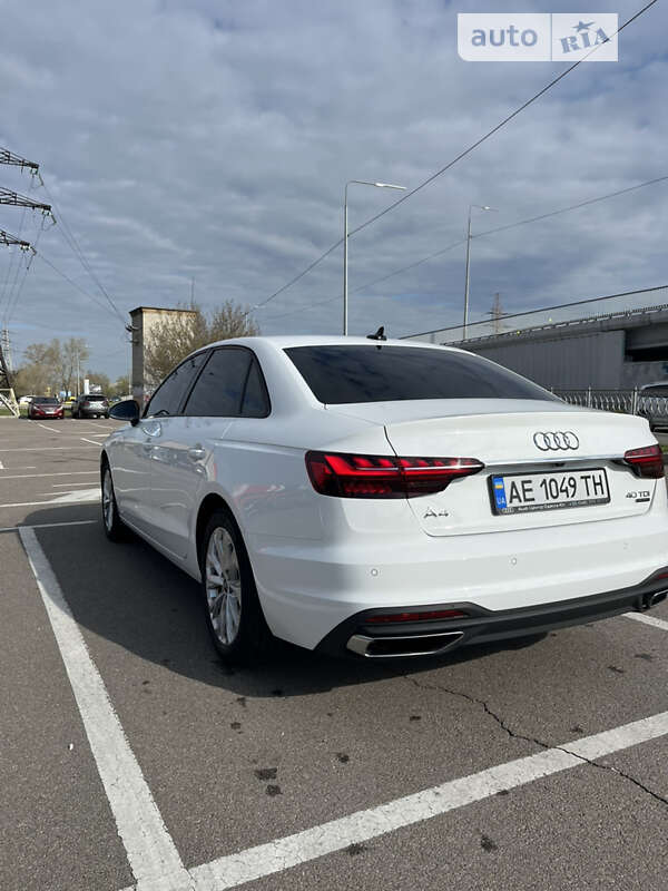 Седан Audi A4 2021 в Киеве