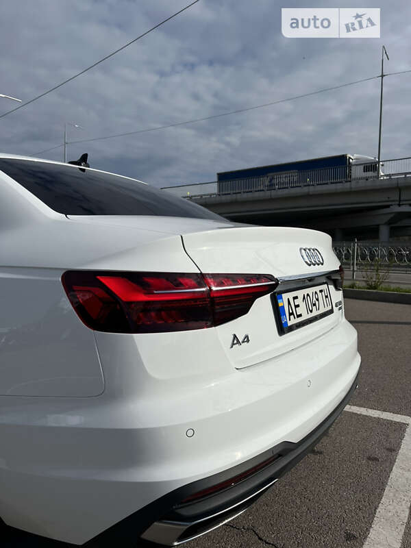 Седан Audi A4 2021 в Киеве