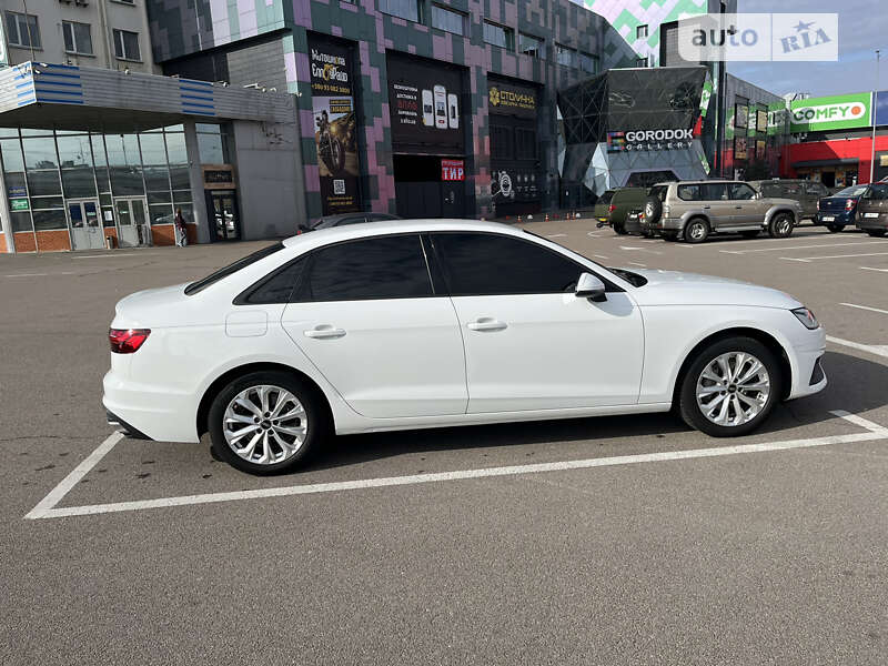 Седан Audi A4 2021 в Киеве