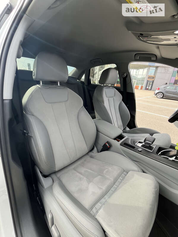Седан Audi A4 2021 в Киеве