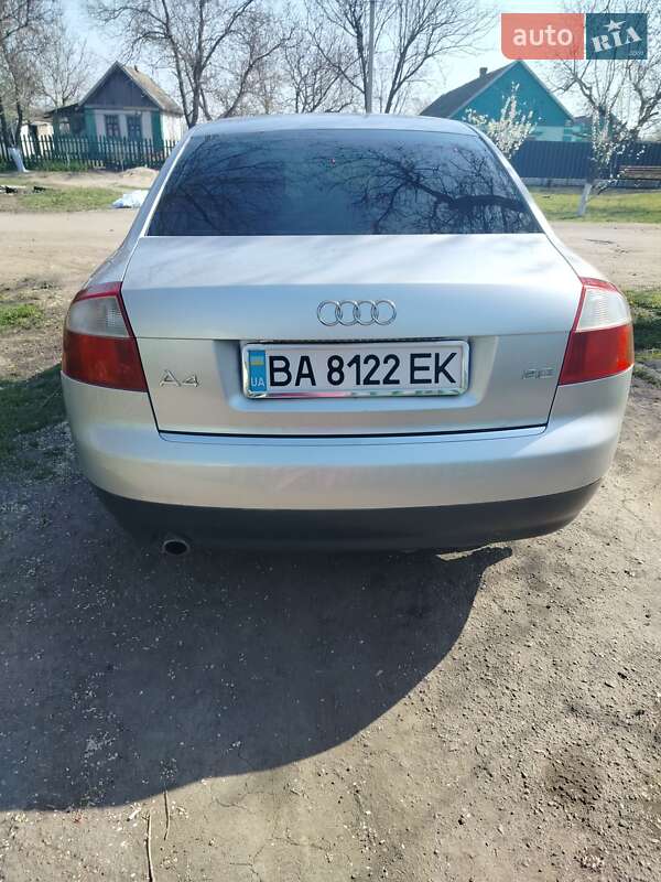 Седан Audi A4 2002 в Новом Буге