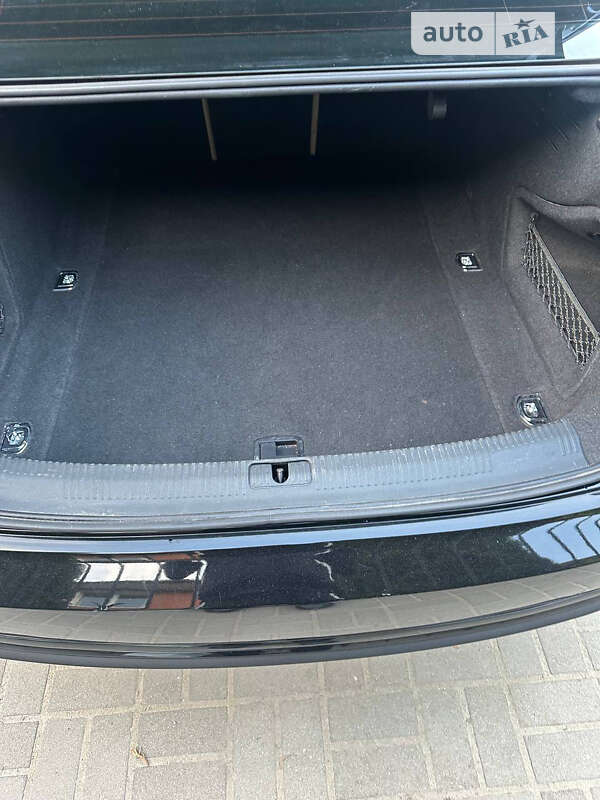 Седан Audi A4 2018 в Днепре