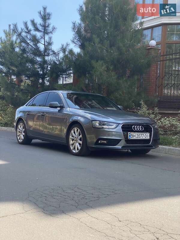 Седан Audi A4 2012 в Одессе