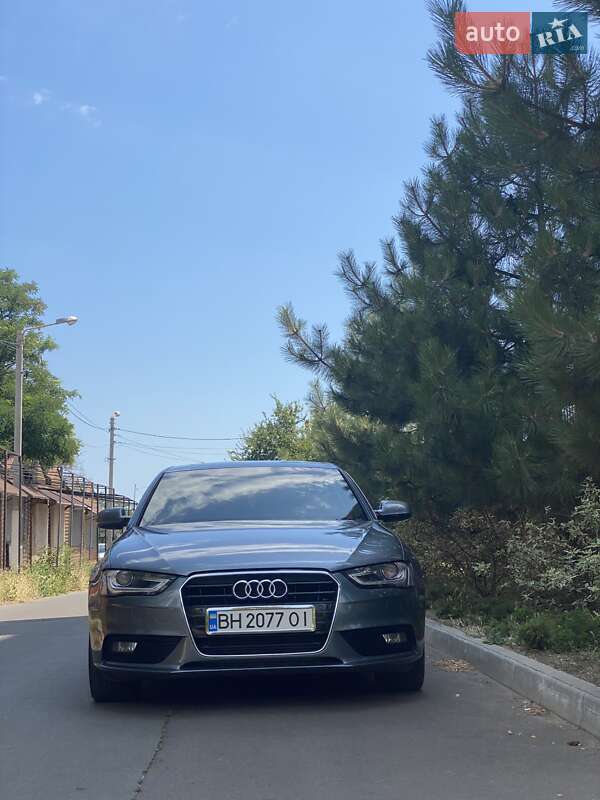Седан Audi A4 2012 в Одессе