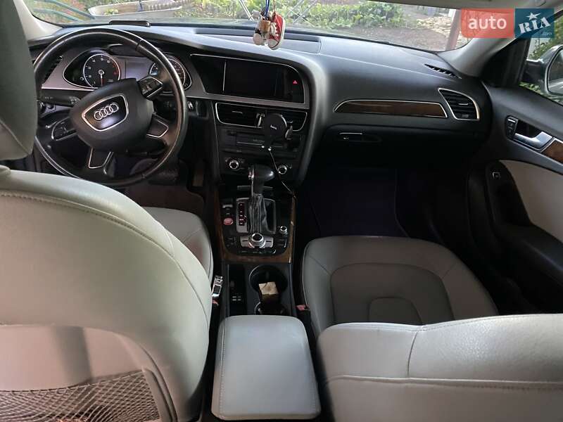 Седан Audi A4 2012 в Одессе